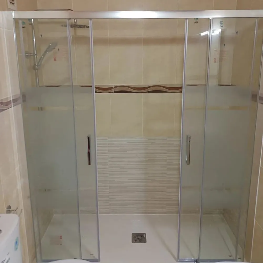 Bañera cambiada por pie de ducha en Almería