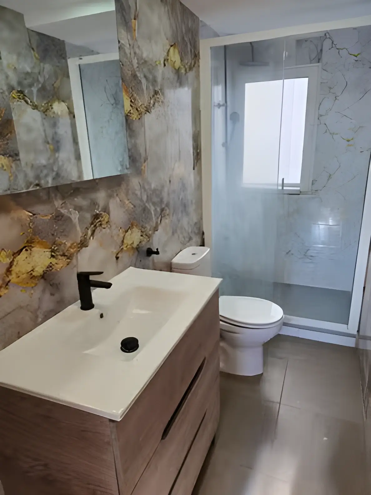 Reformas de Baños Almería con plato de ducha moderno